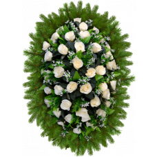 Венок живой с искусственными цветами на хвое (хвоя, бархатные розы)(1,4м)